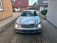 Gebraucht Mercedes E220 150 PS (110 kW) 2002 Silber Limousine