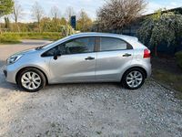 Second-hand Kia Rio 86 CP (63 kW) 2014 Argintiu Berlinǎ