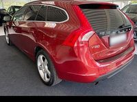 Gebraucht Volvo V60 163 PS (119 kW) 2011 Rot Kombi
