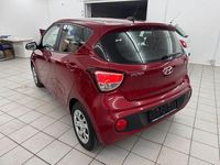 Gebraucht Hyundai i10 Trend 67 PS (49 kW) 2017 Rot Kleinwagen