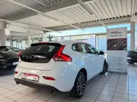 Gebraucht Volvo V40 Momentum 190 PS (139 kW) 2017 Weiß Limousine