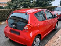 Gebraucht Toyota Yaris 68 PS (50 kW) 2006 Rot Kleinwagen