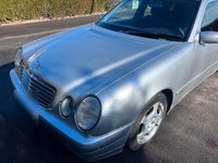 Gebraucht Mercedes E220 143 PS (105 kW) 2000 Silber Limousine