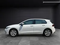 Gebraucht VW Golf VIII Life 110 PS (80 kW) 2023 Weiß Limousine
