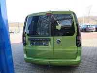 Usado VW Caddy Style 125 HP (91 kW) 2024 Dourado Monovolume