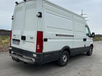 Second-hand Iveco Daily 116 CP (85 kW) 2003 Alb Monovolum