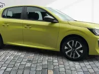 Neu Peugeot 208 Style 101 PS (74 kW) 2026 Gelb Kleinwagen