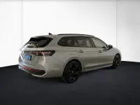 Gebraucht VW Passat Style 193 PS (141 kW) 2025 Silber Kombi