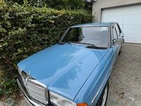Gebraucht Mercedes E230 136 PS (100 kW) 1981 Blau Limousine