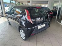 Gebraucht Toyota Aygo X-play 69 PS (50 kW) 2018 Schwarz Kleinwagen