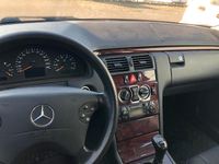 Gebraucht Mercedes E200 136 PS (100 kW) 2001 Blau Limousine