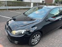 Gebraucht VW Golf VI 105 PS (77 kW) 2012 Schwarz Kleinwagen