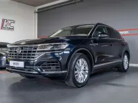 Gebraucht VW Touareg Atmosphere 231 PS (169 kW) 2019 Moonlight blue perleffekt SUV