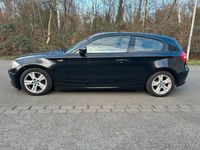 Gebraucht BMW 116 122 PS (89 kW) 2011 Schwarz Kleinwagen