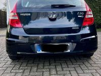 Gebraucht Hyundai i30 90 PS (66 kW) 2011 Schwarz Limousine