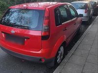 Gebraucht Ford Fiesta 101 PS (74 kW) 2004 Rot Kleinwagen