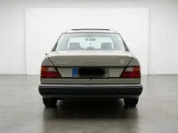Gebraucht Mercedes 200 133 PS (97 kW) 1993 Gold Limousine