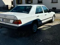 Gebraucht Mercedes 300 110 PS (80 kW) 1984 Weiß Limousine