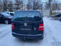 Second-hand VW Touran 150 CP (110 kW) 2005 Negru Monovolum