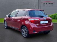 Gebraucht Toyota Yaris Hybrid Club 101 PS (74 kW) 2019 Rot Kleinwagen
