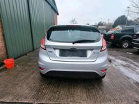 Gebraucht Ford Fiesta 95 PS (69 kW) 2013 Silber Kleinwagen