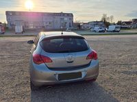 Usata Opel Astra 140 CV (102 kW) 2011 Grigio Berlina
