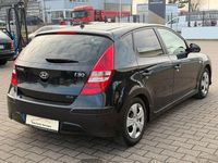 Gebraucht Hyundai i30 105 PS (77 kW) 2010 Schwarz Limousine