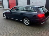 Gebraucht Mercedes E220 194 PS (142 kW) 2018 Blau Kombi