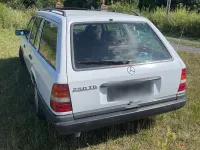 Gebraucht Mercedes E250 90 PS (66 kW) 1988 Weiß Kombi