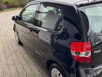 Gebraucht VW Fox 54 PS (39 kW) 2009 Schwarz Kleinwagen