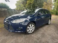 Usado Ford Focus Ambiente 101 CV (74 kW) 2014 Azul Berlina