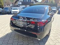Gebraucht Mercedes E200 Exclusive 204 PS (150 kW) 2024 Metalliclack obsidianschwarz metallic Limousine