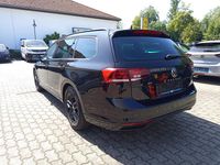 Gebraucht VW Passat R-line 150 PS (110 kW) 2023 Deep black perleffekt Kombi