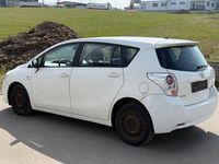 Gebraucht Toyota Verso 126 PS (92 kW) 2011 Weiß Van / Kleinbus