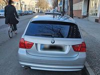 Gebraucht BMW 320 176 PS (129 kW) 2009 Silber Kombi