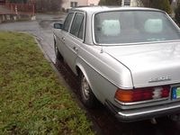 Gebraucht Mercedes E230 136 PS (100 kW) 1982 Silber Limousine