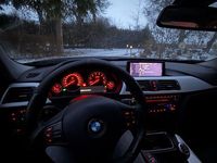 Gebraucht BMW 320 184 PS (135 kW) 2014 Blau Limousine