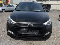 Gebraucht Hyundai i20 YES! 101 PS (74 kW) 2017 Schwarz Limousine