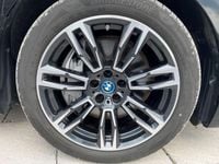 Gebraucht BMW 550e M Sport 489 PS (359 kW) 2025 Schwarz Limousine