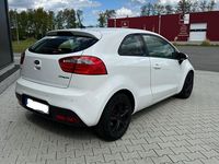 Gebraucht Kia Rio Spirit 86 PS (63 kW) 2012 Weiß Limousine