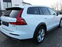 Gebraucht Volvo V60 CC 197 PS (144 kW) 2021 Weiß Kombi