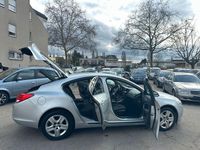 Gebraucht Opel Insignia Design Edition 160 PS (117 kW) 2011 Silber Limousine