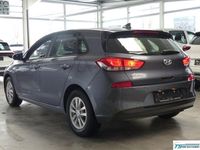 Gebraucht Hyundai i30 120 PS (88 kW) 2017 Grau Limousine