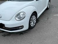 Gebraucht VW Beetle Design 105 PS (77 kW) 2014 Weiß Kleinwagen