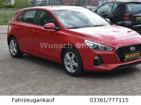 Gebraucht Hyundai i30 Trend 99 PS (72 kW) 2017 Rot Limousine