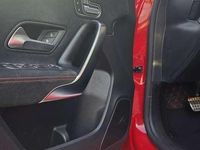 Gebraucht Mercedes A200 AMG line 163 PS (119 kW) 2018 Rot Limousine
