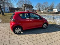 Gebraucht Toyota Aygo 68 PS (50 kW) 2012 Rot Kleinwagen
