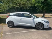 Gebraucht Hyundai i20 101 PS (74 kW) 2015 Weiß Kleinwagen