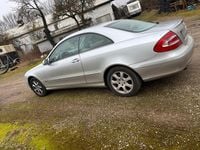 Gebraucht Mercedes CLK240 170 PS (125 kW) 2004 Silber Coupé