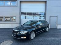 Używany Skoda Superb Elegance 140 KM (102 kW) 2012 Czarny Kombi
